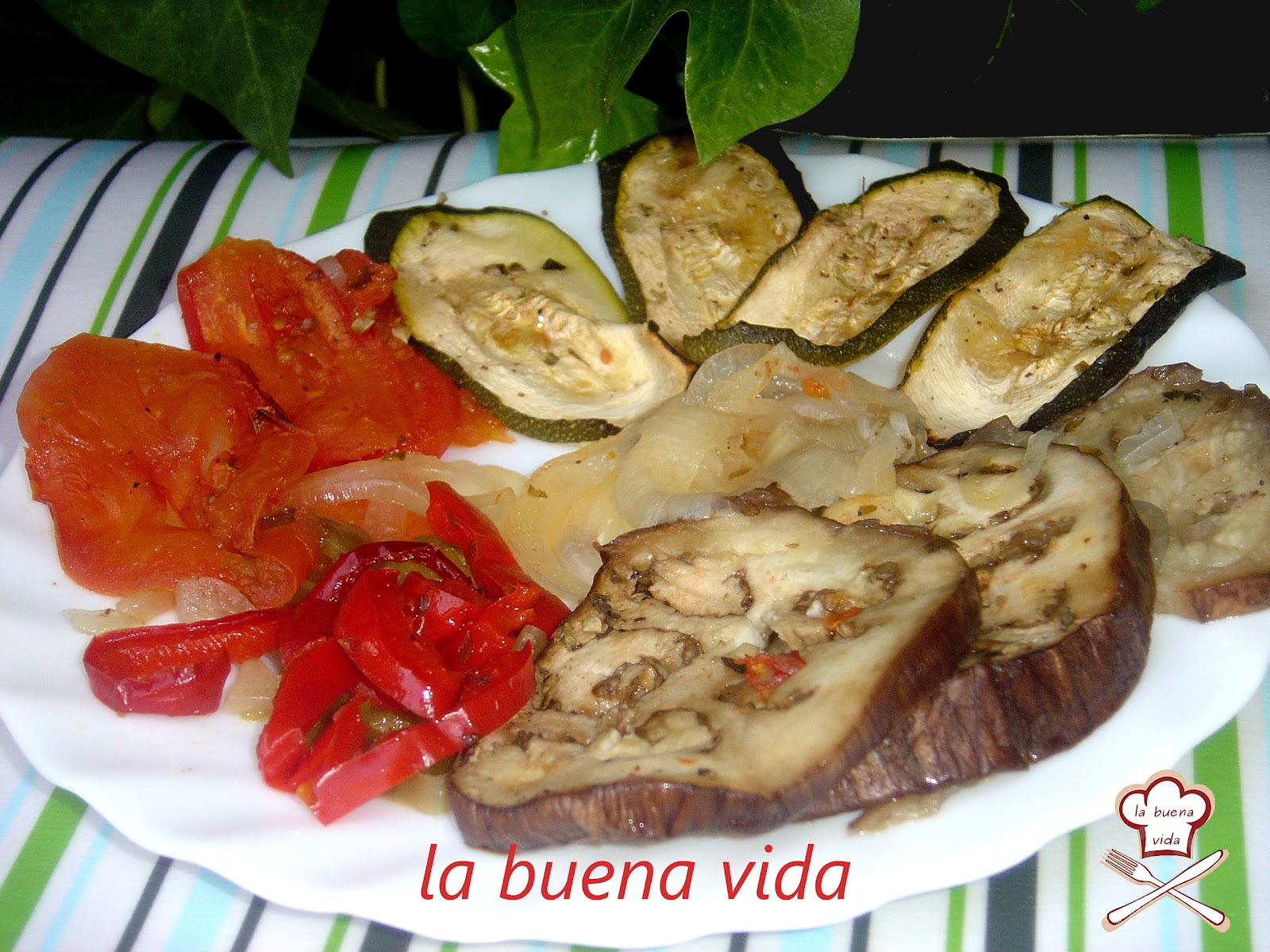Ensalada de verduras al horno con berenjena, calabacín y pimientos